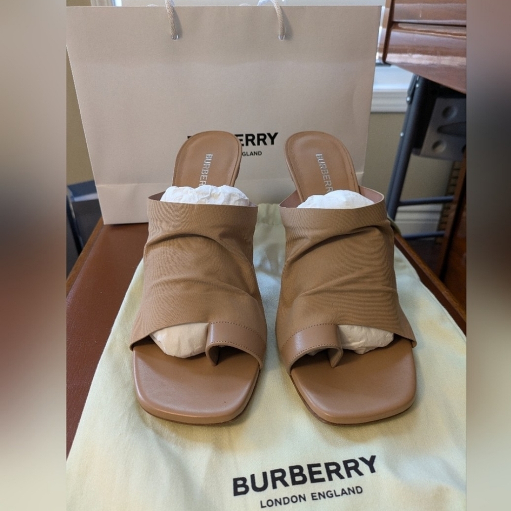 Brand New Burberry Tallia Stretch Toe-Ring Mule Sandals in Dark Biscuit Size 40